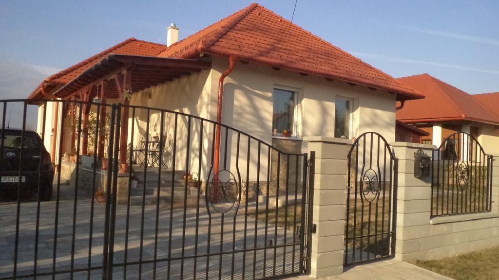 Molni Apartamento Balatonfůzfő Exterior foto